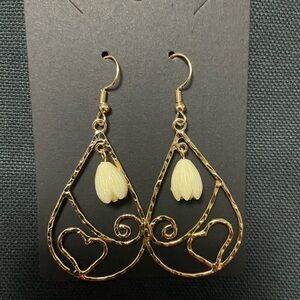Pikake Flower/Hamilton Gold Earrings (New)